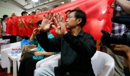 娱乐吃瓜酱大学生上课,揭秘大学生课堂上的“吃瓜”瞬间